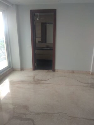 Room in 4 BHK Builder Floor at Safdarjung Development Area – for Rent