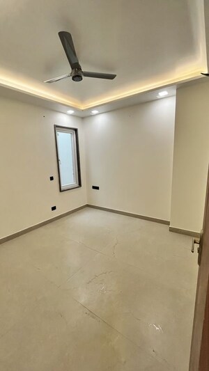 Room in 3 BHK Builder Floor at Sector 43 – for Rent