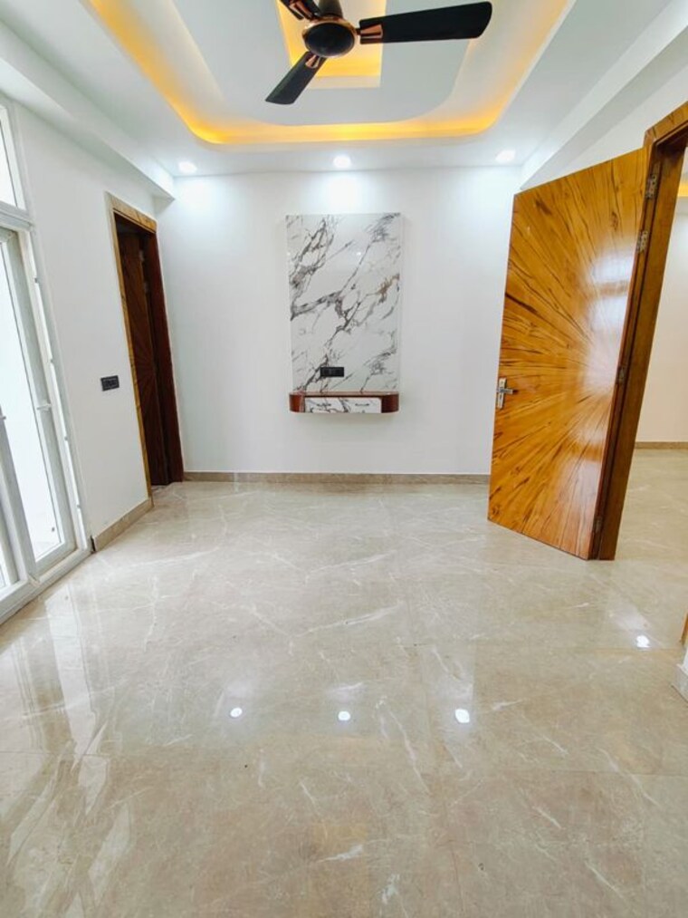 Room, sector 73 1 Bedroom 650 Sq.Ft. Apartment In Sector 73 Noida 10353870