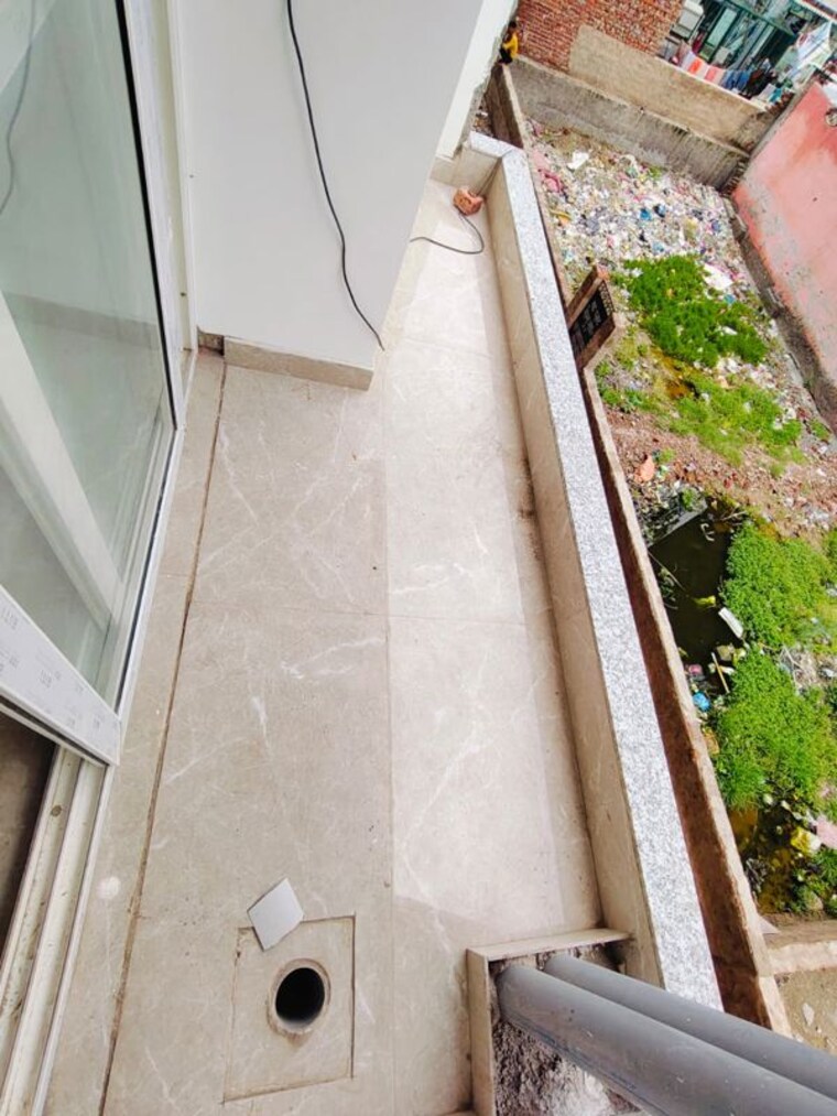 Balcony, sector 73 1 Bedroom 650 Sq.Ft. Apartment In Sector 73 Noida 10353870