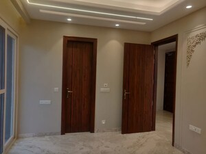 Room in 3 BHK Builder Floor at Sushant Lok I – for Rent