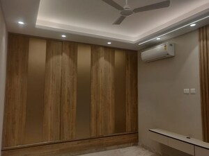 Room in 3 BHK Builder Floor at Sushant Lok I – for Rent