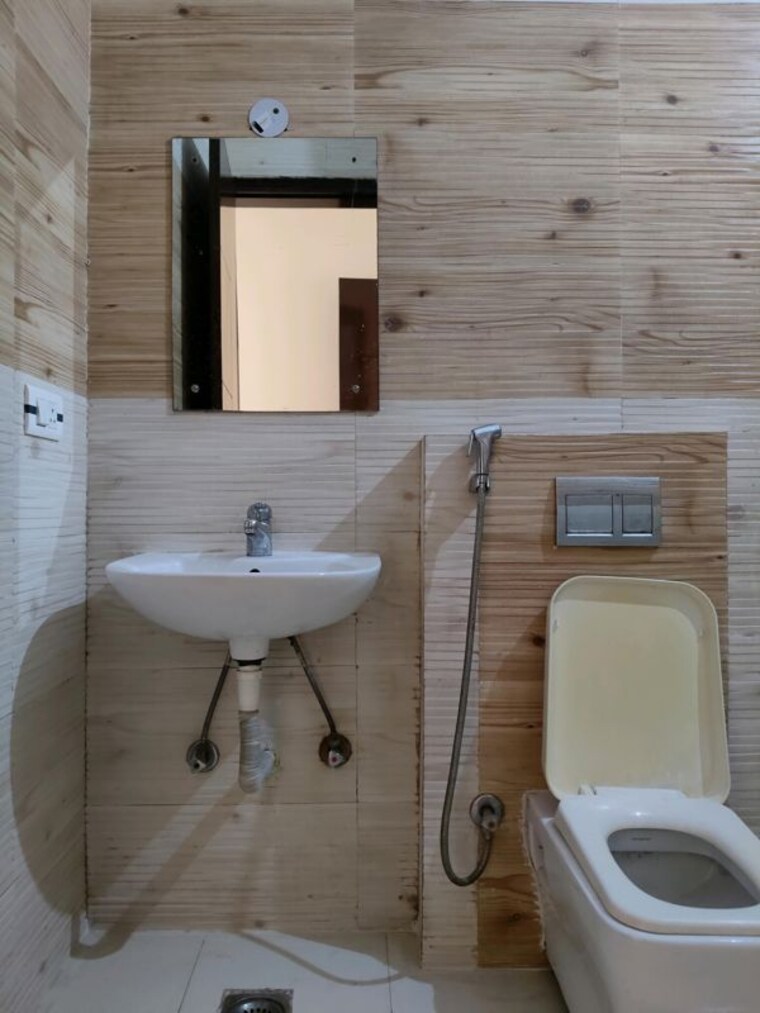 Bathroom, sector 45 3 Bedroom 1962 Sq.Ft. Builder Floor In Sector 45 Gurgaon 10075799