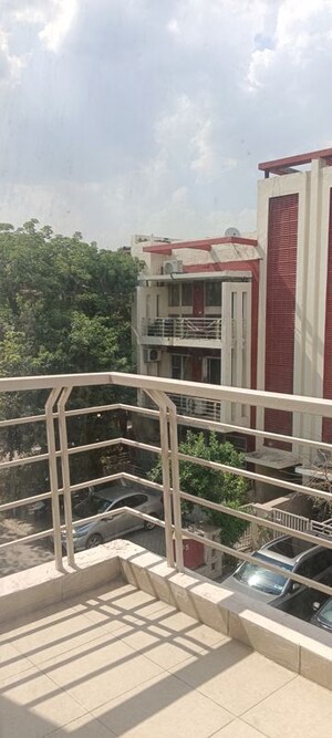 Balcony in 2.5 BHK Builder Floor at Orchid Ivy Floors, Sector 51 – for Rent