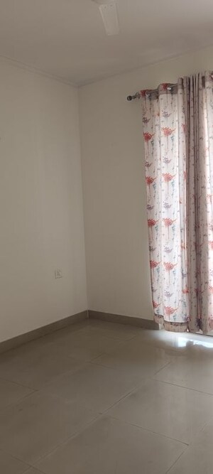 Building Lobby in 2.5 BHK Builder Floor at Orchid Ivy Floors, Sector 51 – for Rent