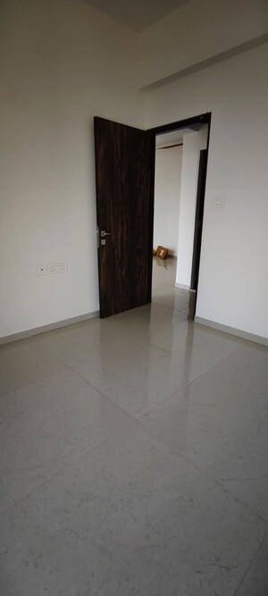 Room in 2 BHK Apartment at Rosa Manhattan, Ghodbunder Road – for Rent