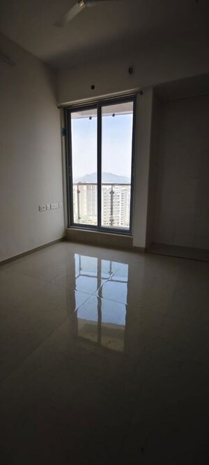 Room in 2 BHK Apartment at Rosa Manhattan, Ghodbunder Road – for Rent