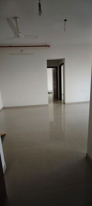 Room in 2 BHK Apartment at Rosa Manhattan, Ghodbunder Road – for Rent