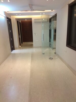Room in 4 BHK Builder Floor at Safdarjung Development Area – for Rent