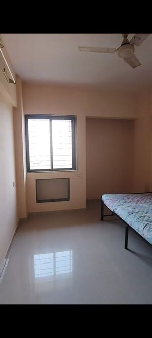 Room in 2 BHK Apartment at Puranik City, Kasarvadavali – for Rent