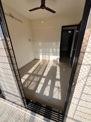 Furnished Amenities in 3 BHK Apartment at Hyde Park CHS, Kharghar – for Sale