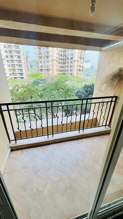 3.5 BHK + Pooja Room,Servant Room,Extra Room Apartment For Sale in Hiranandani Adalia A