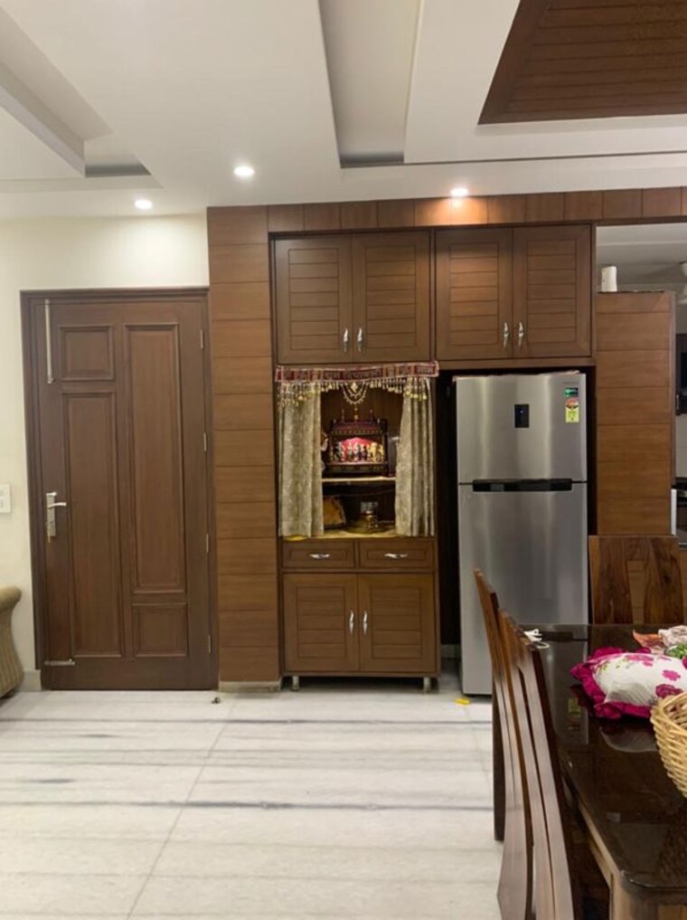  Parking, sector 14 5 Bedroom 250 Sq.Yd. Independent House In Sector 14 Gurgaon 10353929