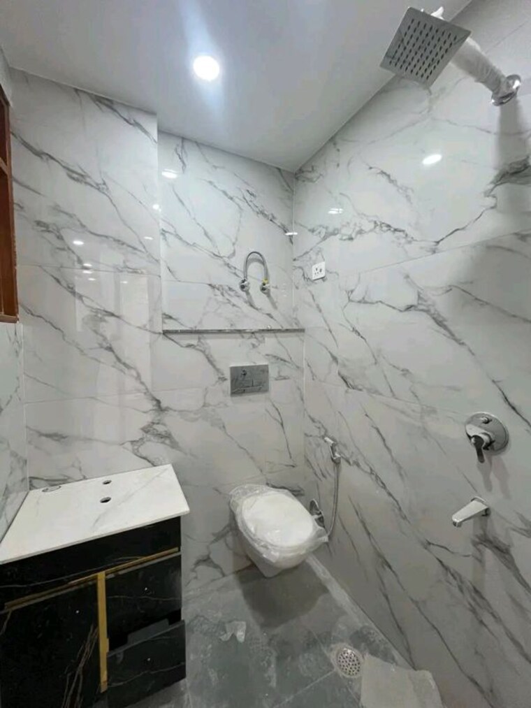 Bathroom, chattarpur 3 Bedroom 1300 Sq.Ft. Apartment In Chattarpur Delhi 10353951