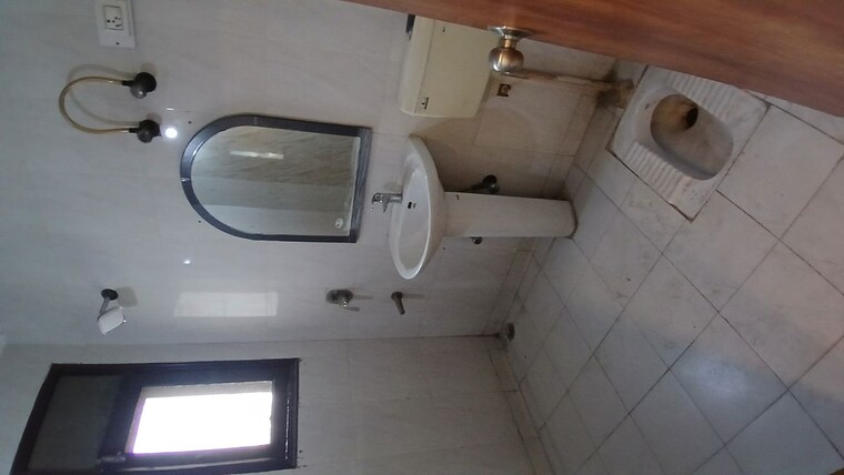Bathroom, jawahar nagar 4 Bedroom 1800 Sq.Ft. Apartment In Jawahar Nagar Delhi 10353963