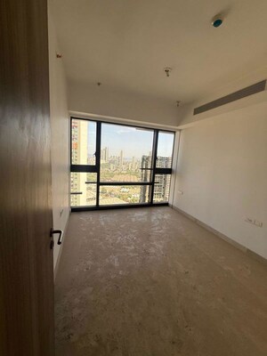 Room in 4 BHK Apartment at Lodha The Park, Worli – for Rent