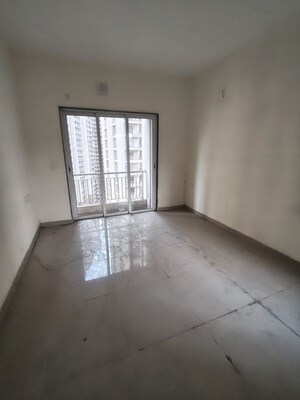 Room in 1 BHK Apartment at Indiabulls Greens, New Panvel – for Sale