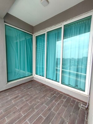 Room in 4 BHK Apartment at Windsor Grande Residences, Andheri West – for Rent