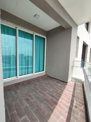 Room in 4 BHK Apartment at Windsor Grande Residences, Andheri West – for Rent