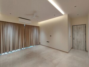 Room in 4 BHK Apartment at Windsor Grande Residences, Andheri West – for Rent