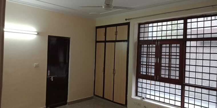 Room, sector 135 4 Bedroom 180 Sq.Mt. Independent House In Sector 135 Noida 10354002