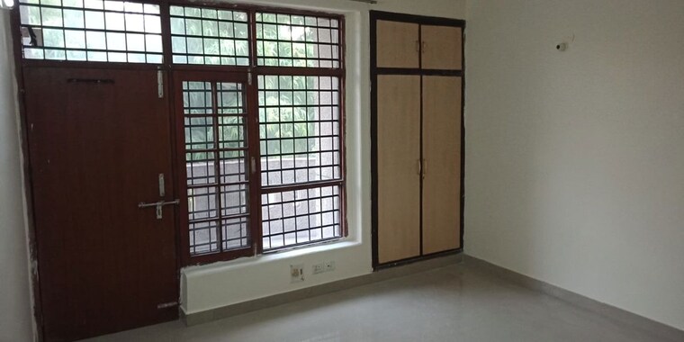 Room, sector 135 4 Bedroom 180 Sq.Mt. Independent House In Sector 135 Noida 10354002