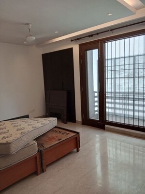 Room in 3 BHK Builder Floor at Safdarjung Enclave – for Sale