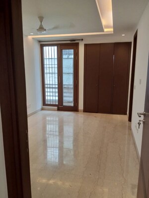 Room in 3 BHK Builder Floor at Safdarjung Enclave – for Sale