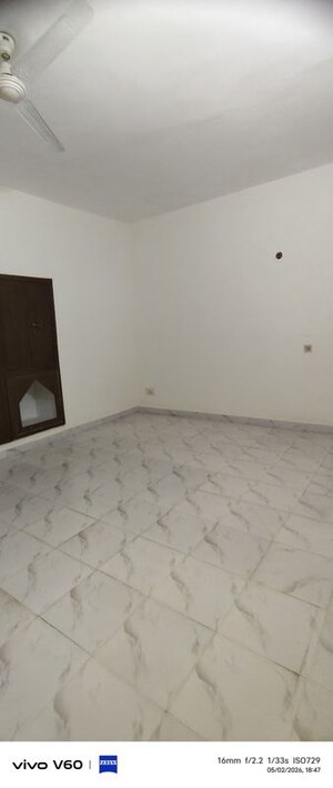 Room in 2 BHK Independent House at Sector 39 – for Rent