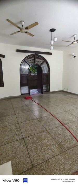 Parking in 2 BHK Independent House at Sector 39 – for Rent