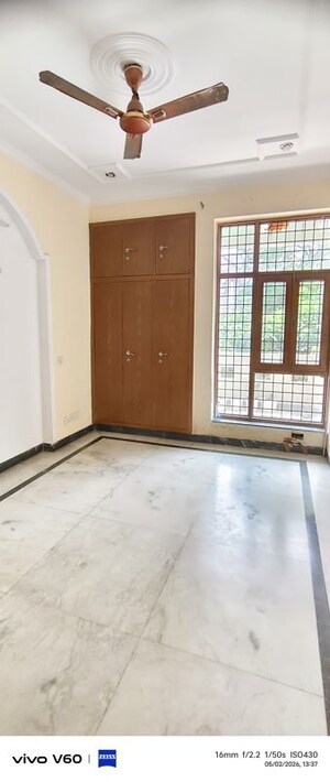 Room in 3 BHK Independent House at Sector 50 – for Rent