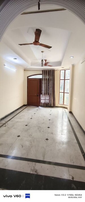 Room in 3 BHK Independent House at Sector 50 – for Rent
