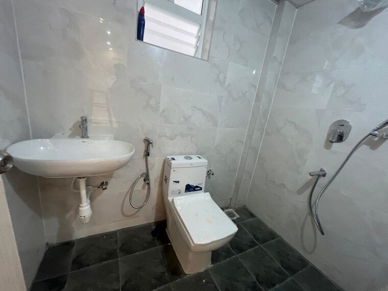 Bathroom, prestige-green-gables 3 Bedroom 1500 Sq.Ft. Apartment In Panathur Bangalore 10354028
