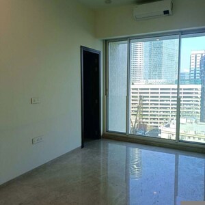 Room in 3 BHK Apartment at Raheja Imperia, Worli – for Rent