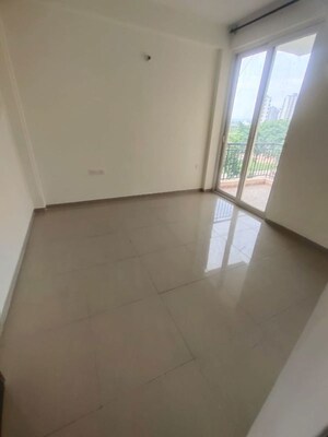 Room in 2 BHK Apartment at Omaxe Lake, North Mullanpur – for Rent