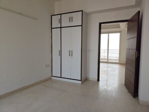 Room in 3 BHK Apartment at Puri Diplomatic Greens Phase I, Sector 111 – for Rent