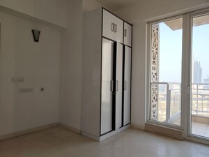 Room in 3 BHK Apartment at Puri Diplomatic Greens Phase I, Sector 111 – for Rent