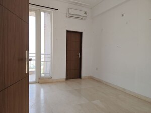 Room in 4 BHK Apartment at Puri Diplomatic Greens Phase I, Sector 111 – for Rent