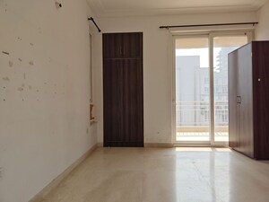 Room in 4 BHK Apartment at Puri Diplomatic Greens Phase I, Sector 111 – for Rent