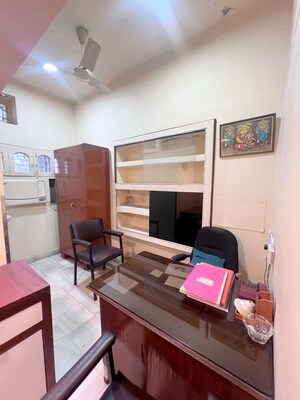 Team Area in  Showroom at Golpark – for Rent