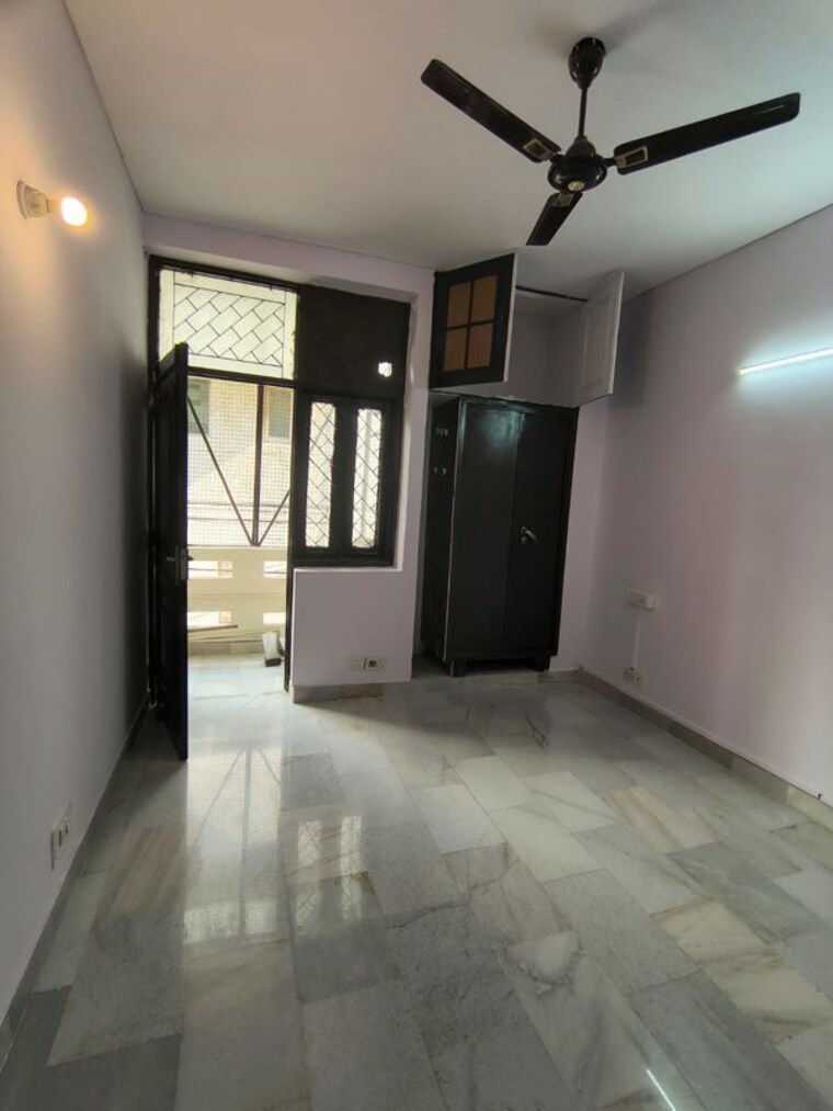 Room, chittaranjan park 2 Bedroom 1400 Sq.Ft. Apartment In Chittaranjan Park Delhi 10354084