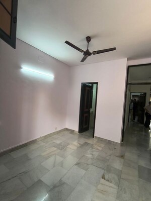 Room in 2 BHK Apartment at Chittaranjan Park – for Rent