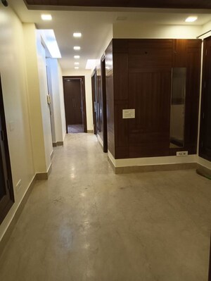 Room in 3 BHK Builder Floor at Safdarjung Enclave – for Sale