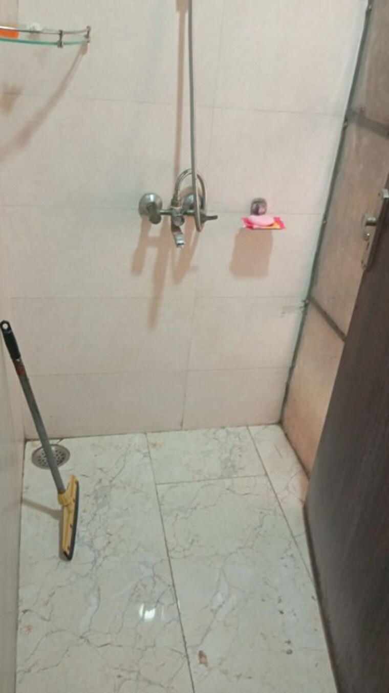 Bathroom, greater kailash ii 2 Bedroom 1000 Sq.Ft. Builder Floor In Greater Kailash ii Delhi 10354112