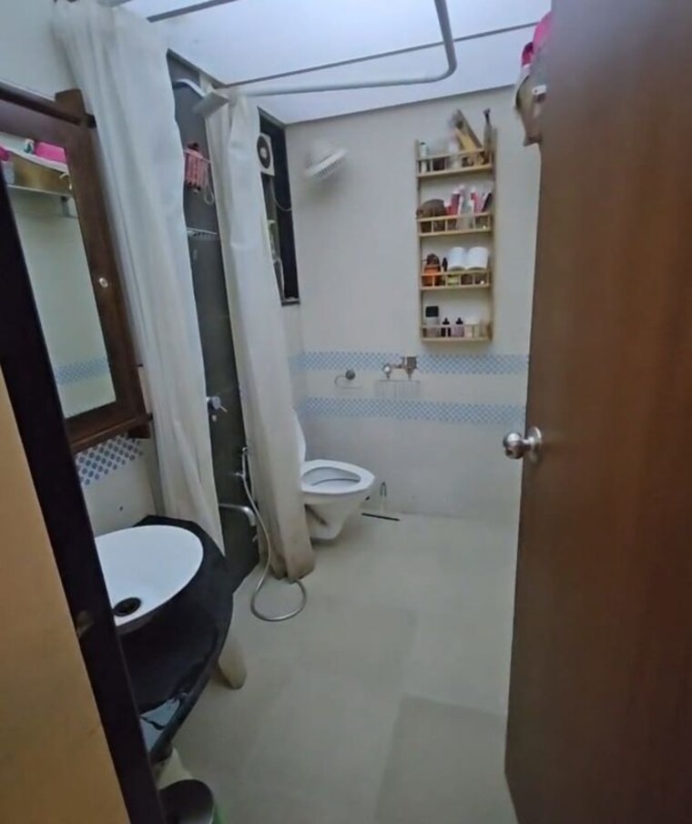 Bathroom, versova 4 Bedroom 1300 Sq.Ft. Apartment In Versova Mumbai 10354111
