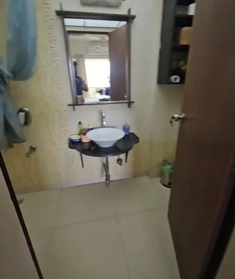 Bathroom, versova 4 Bedroom 1300 Sq.Ft. Apartment In Versova Mumbai 10354111