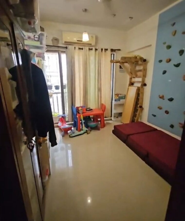 Room, versova 4 Bedroom 1300 Sq.Ft. Apartment In Versova Mumbai 10354111