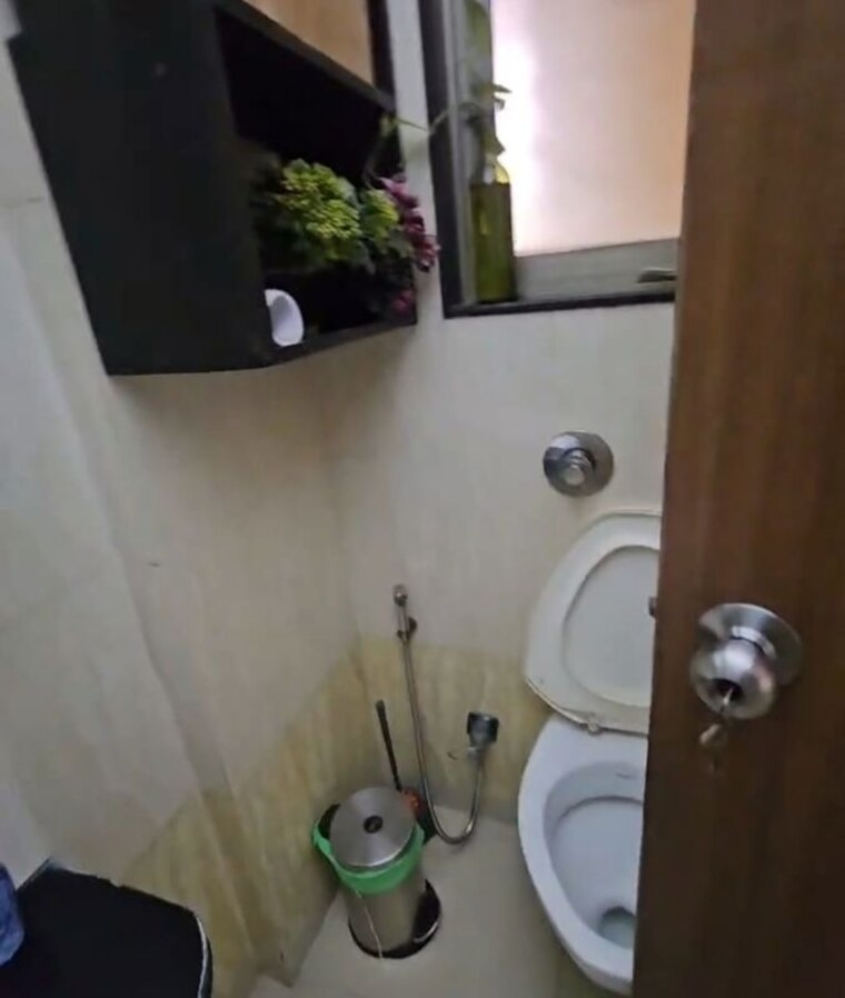 Bathroom, versova 4 Bedroom 1300 Sq.Ft. Apartment In Versova Mumbai 10354111