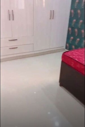 Room in 3 BHK Apartment at Omaxe Residency, Gomti Nagar – for Rent