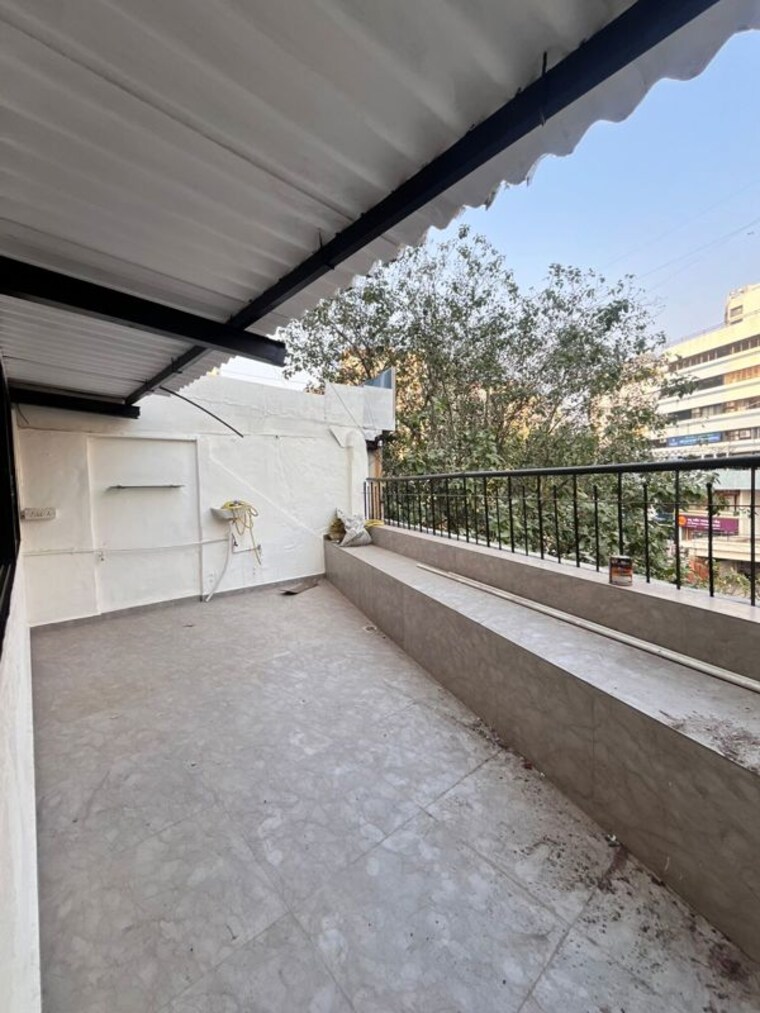 Balcony, lokhandwala complex 2 Bedroom 1000 Sq.Ft. Apartment In Lokhandwala Complex Mumbai 10354126